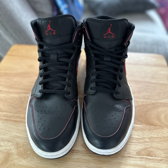 Air Jordans 1 mid - Picture 3 of 5